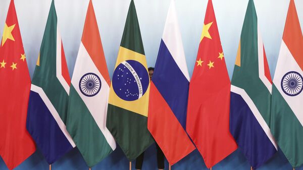 Bandeiras dos países-membros do BRICS durante encontro de cúpula na China, em 4 de setembro de 2017 - Sputnik Brasil