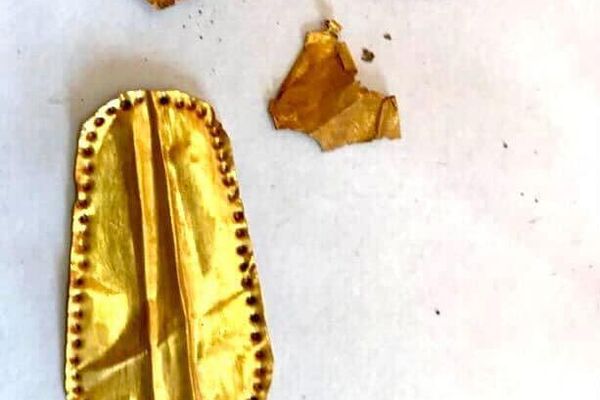 Língua de ouro descoberta pelos arqueólogos na necrópole de Qewaisna, no Egito
 - Sputnik Brasil