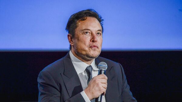 Elon Musk, presidente executivo da Tesla, fala com convidados do fórum Offshore Northern Seas, em Stavanger, Noruega, 29 de agosto de 2022 - Sputnik Brasil