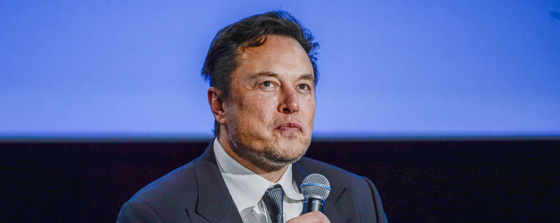 Elon Musk, presidente executivo da Tesla, fala com convidados do fórum Offshore Northern Seas, em Stavanger, Noruega, 29 de agosto de 2022 - Sputnik Brasil, 1920, 29.11.2022