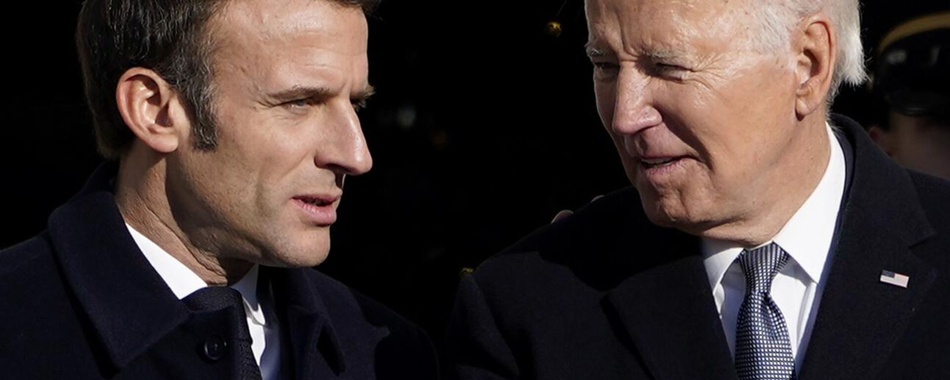 Emmanuel Macron (à esquerda) e Joe Biden (à direita), presidentes da França e dos EUA, respectivamente, na Casa Branca em Washington, 1º de dezembro de 2022 - Sputnik Brasil, 1920, 01.12.2022