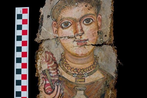 Missão arqueológica egípcia descobre uma estrutura funerária monumental e retratos de múmias de períodos ptolemaico e romano nas escavações em Garza, província de Fayoum - Sputnik Brasil
