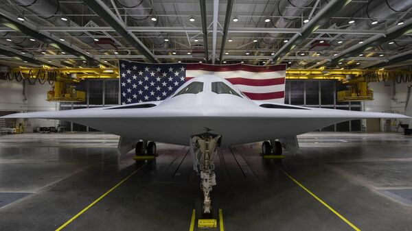Exibição do novo bombardeiro nuclear furtivo B-21 Raider em Palmdale, Califórnia, EUA, 3 de dezembro de 2022 - Sputnik Brasil