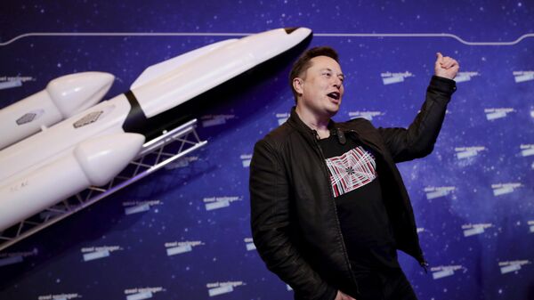 O proprietário da SpaceX e CEO da Tesla, Elon Musk, chega ao tapete vermelho do prêmio de mídia Axel Springer, em Berlim, Alemanha (foto de arquivo) - Sputnik Brasil