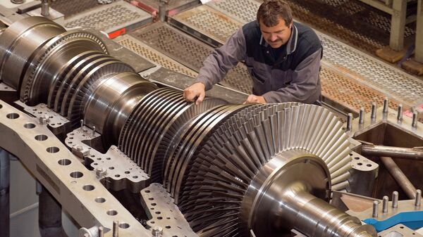 Trabalhadores da empresa MAN Turbo trabalham em grandes compressores e turbinas na fábrica de Oberhausen, oeste da Alemanha, 14 de outubro de 2009 - Sputnik Brasil