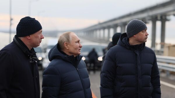 O presidente da Rússia, Vladimir Putin, na ponte da Crimeia - Sputnik Brasil