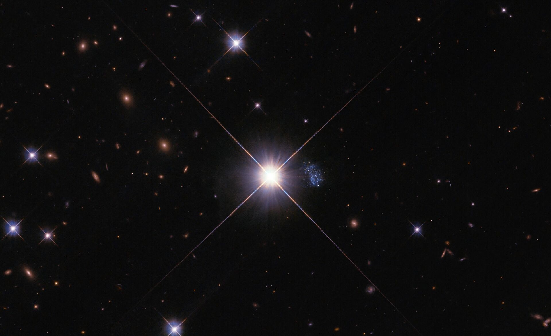 Encoberta pela estrela TYC 7215-199-1, a galáxia anã, denominada Peekaboo, ficou escondida durante décadas - Sputnik Brasil, 1920, 07.12.2022