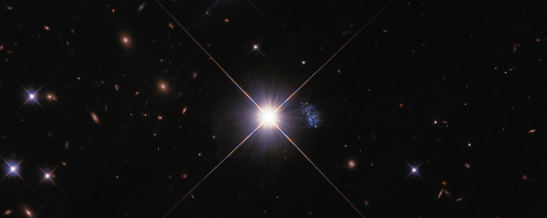 Encoberta pela estrela TYC 7215-199-1, a galáxia anã, denominada Peekaboo, ficou escondida durante décadas - Sputnik Brasil, 1920, 21.08.2023