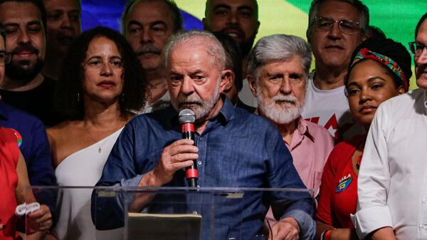O presidente da República eleito Luiz Inácio Lula da Silva (PT) faz seu primeiro pronunciamento após sua vitória, no Hotel Intercontinental, na região do Centro de São Paulo, 30 de outubro de 2022 - Sputnik Brasil