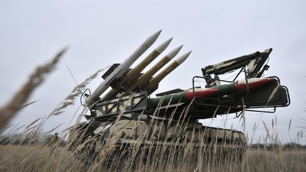 Sistema de mísseis antiaéreos Buk na área de Zaporozhie - Sputnik Brasil