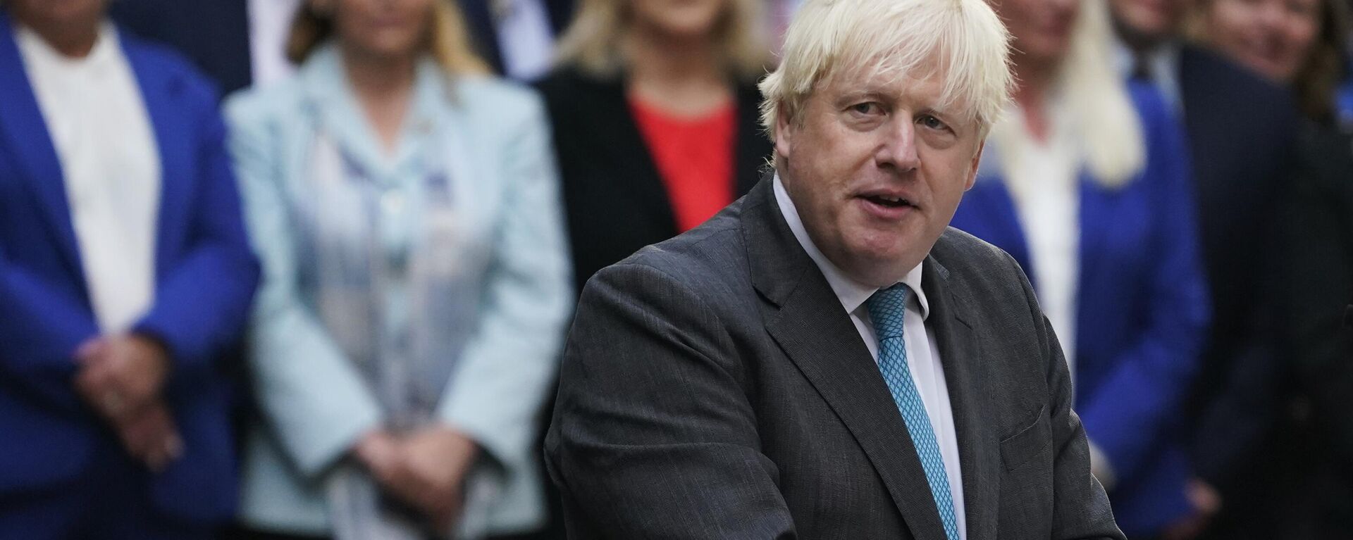 O primeiro-ministro britânico cessante, Boris Johnson, fala do lado de fora de Downing Street em Londres, 6 de setembro de 2022 - Sputnik Brasil, 1920, 10.12.2022