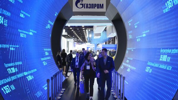 Pessoas caminham por uma exposição no Fórum Internacional de Gás de São Petersburgo em São Petersburgo, Rússia, 14 de setembro de 2022 - Sputnik Brasil