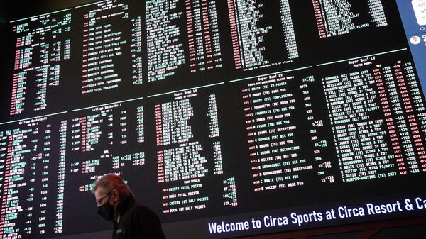 Monitores com os índices de apostas de quotas fixas em cassino em Las Vegas, nos Estados Unidos, em 3 de fevereiro de 2021 - Sputnik Brasil