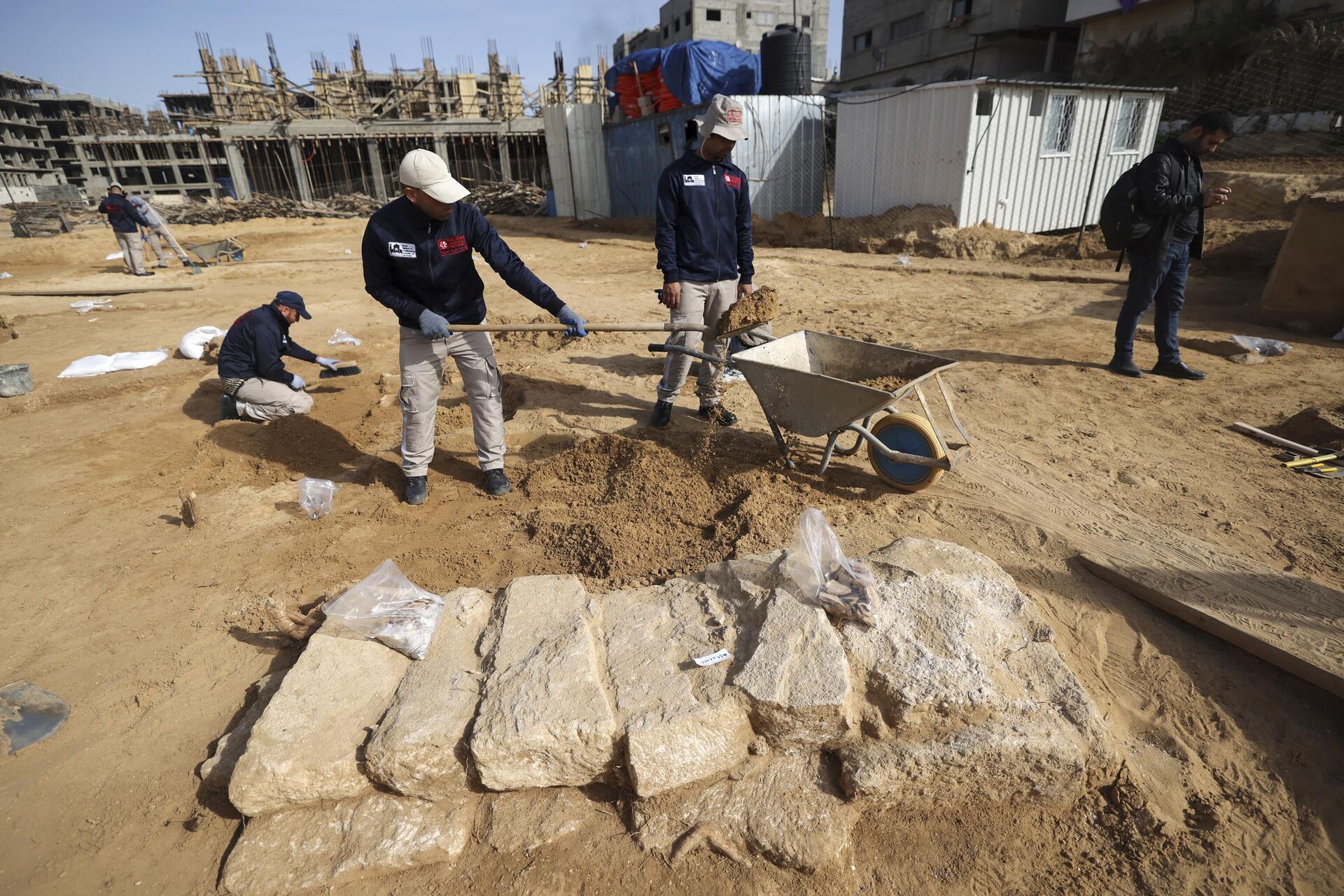 As autoridades de Gaza anunciaram a descoberta de um cemitério da era romana composto por 63 tumbas no norte do enclave palestino - Sputnik Brasil, 1920, 13.12.2022