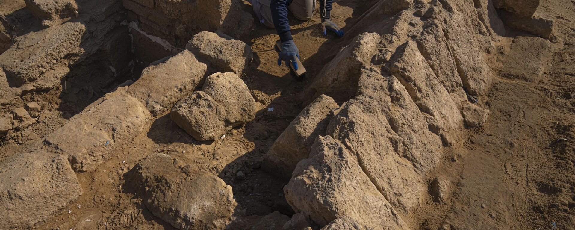As autoridades de Gaza anunciaram a descoberta de um cemitério da era romana composto por 63 tumbas no norte do enclave palestino - Sputnik Brasil, 1920, 16.02.2023