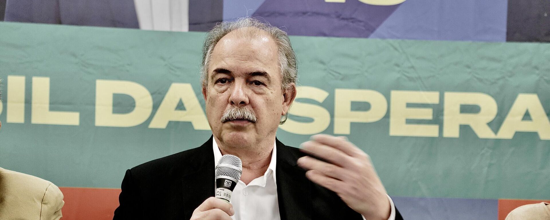 Aloizio Mercadante participa de coletiva de imprensa a jornalistas estrangeiros em São Paulo, em 27 de outubro de 2022 - Sputnik Brasil, 1920, 11.04.2023