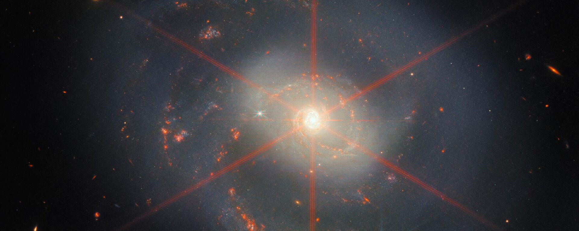 O Telescópio Espacial James Webb registrou a face da NGC 7469, uma galáxia espiral brilhante de aproximadamente 90 mil anos-luz de diâmetro a 220 milhões de anos-luz da Terra, na constelação de Pegasus - Sputnik Brasil, 1920, 06.03.2023