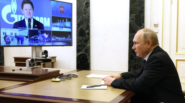 O presidente russo, Vladimir Putin, participa da cerimônia de lançamento do campo de gás Kovykta e parte do gasoduto Power of Siberia (Poder da Sibéria) de Kovykta a Chayanda por teleconferência no Kremlin, em Moscou, 21 de dezembro de 2022 - Sputnik Brasil