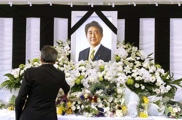 Velório público do ex-primeiro-ministro do Japão, Shinzo Abe, assassinado em 8 de junho de 2022 enquanto fazia um discurso de campanha em Nara. O político tinha 67 anos e serviu quatro mandatos como premiê do seu país. - Sputnik Brasil