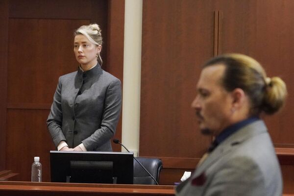 No dia 1º de junho, o ator Johnny Depp ganhou o julgamento contra sua ex-esposa Amber Heard sobre as alegações de difamação. - Sputnik Brasil