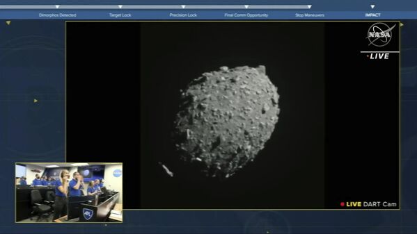 Imagem da transmissão ao vivo da NASA, a espaçonave DART dirige-se diretamente para o asteroide Dimorphos em teste histórico de defesa planetária contra objetos próximos da Terra, 26 de setembro de 2022. - Sputnik Brasil