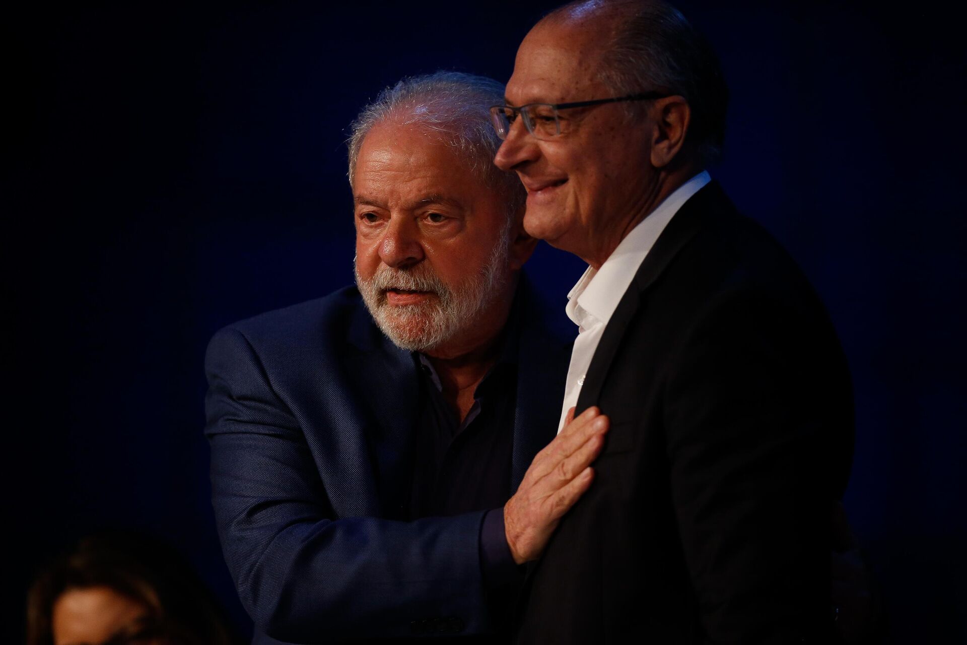 O presidente eleito, Luiz Inácio Lula da Silva (PT, à esquerda), ao lado do vice-presidente eleito, Geraldo Alckmin (PSB), em 13 de novembro de 2022 - Sputnik Brasil, 1920, 23.12.2022