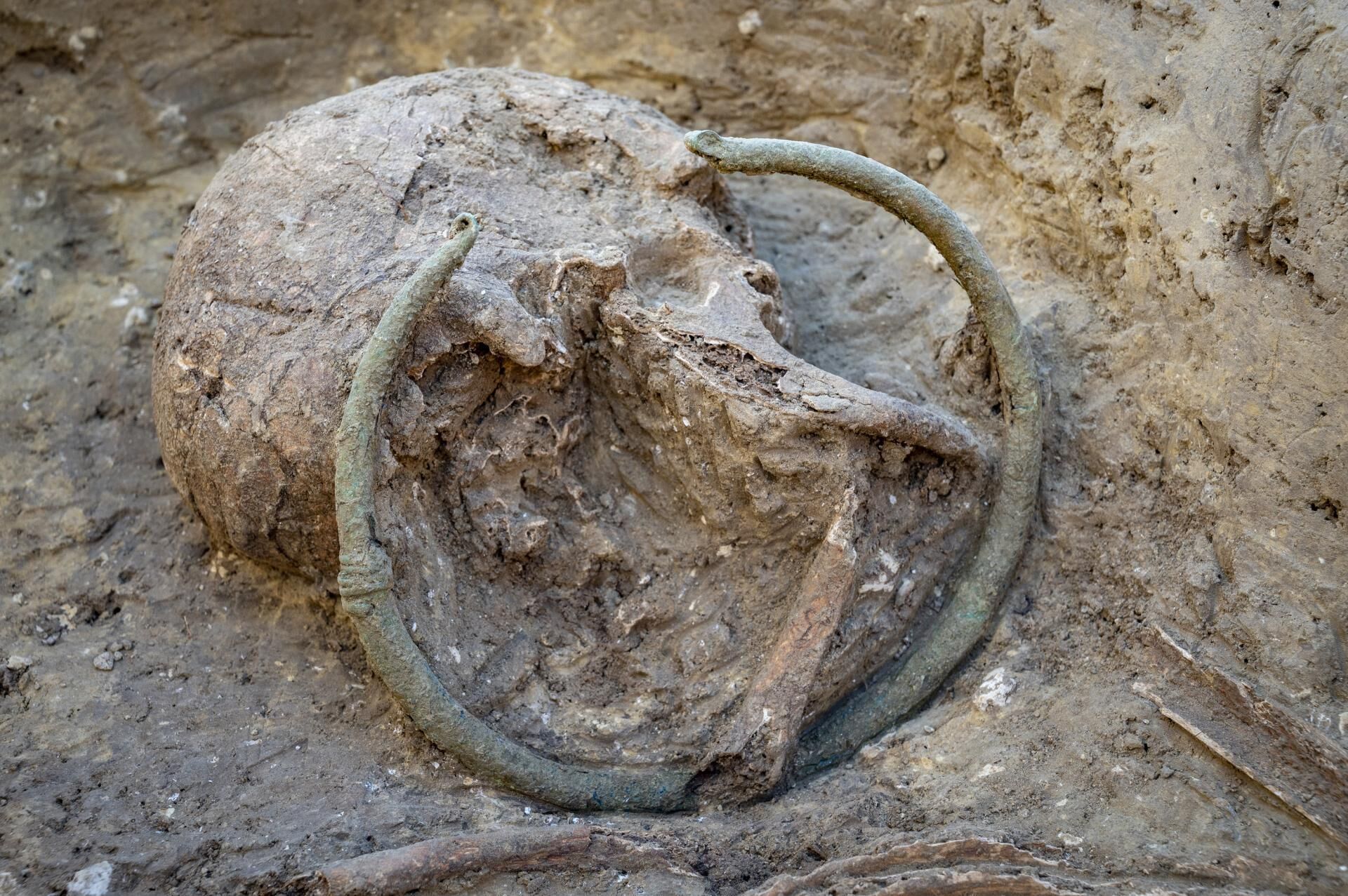 Necrópole proto-histórica da Idade do Bronze é descoberta na França - Sputnik Brasil, 1920, 23.12.2022