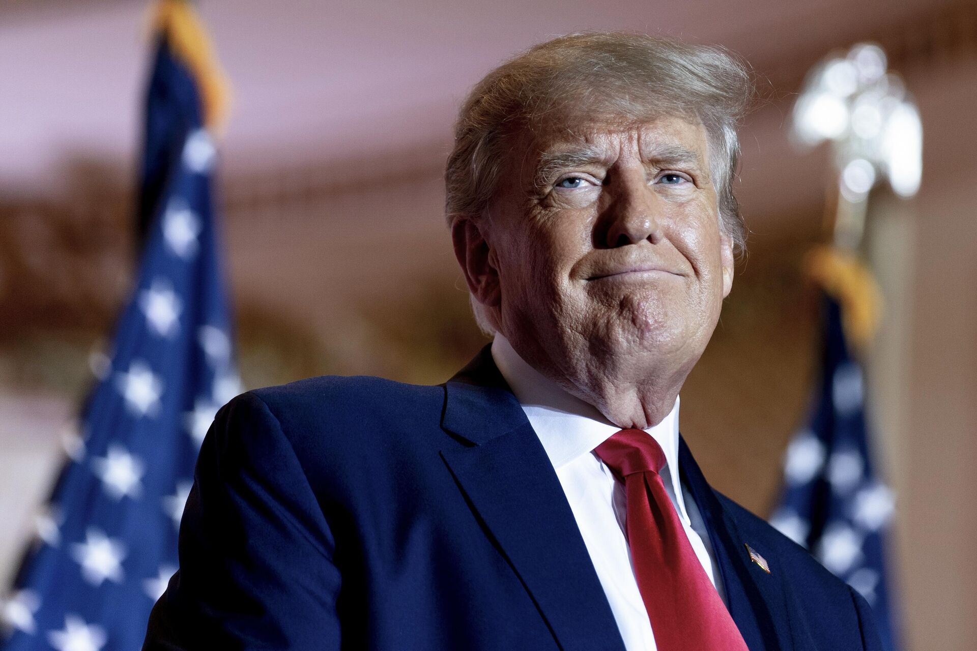 Donald Trump, ex-presidente dos EUA (2017-2021), anuncia sua campanha presidencial para as eleições nacionais de 2022 em Mar-a-Lago, Flórida, EUA, 15 de novembro de 2022 - Sputnik Brasil, 1920, 25.02.2023