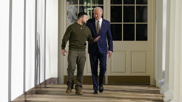 O presidente dos EUA, Joe Biden (à direita), recebe o presidente ucraniano, Vladimir Zelensky, na Casa Branca. Washington, 21 de dezembro de 2022 - Sputnik Brasil