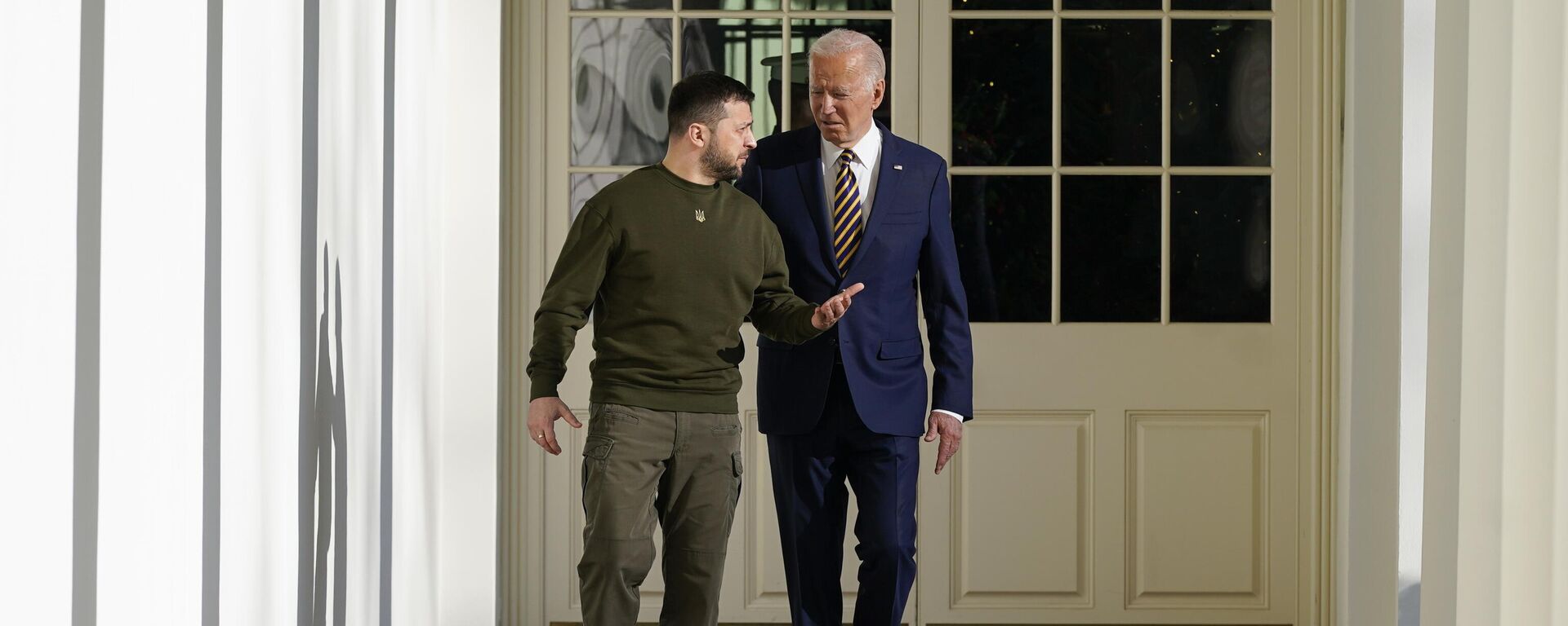O presidente dos EUA, Joe Biden (à direita), recebe o presidente ucraniano, Vladimir Zelensky, na Casa Branca. Washington, 21 de dezembro de 2022 - Sputnik Brasil, 1920, 30.08.2023