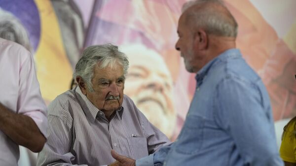 José Pepe Mujica, ex-presidente do Uruguai, participou do último ato de campanha do então candidato Luiz Inácio Lula da Silva, em São Paulo, 29 de outubro de 2022 - Sputnik Brasil