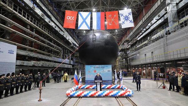 Lançamento do novo submarino Velikie Luki, do projeto 677 Lada, no estaleiro da Admiralteiskie Verfi, na cidade de São Petersburgo - Sputnik Brasil