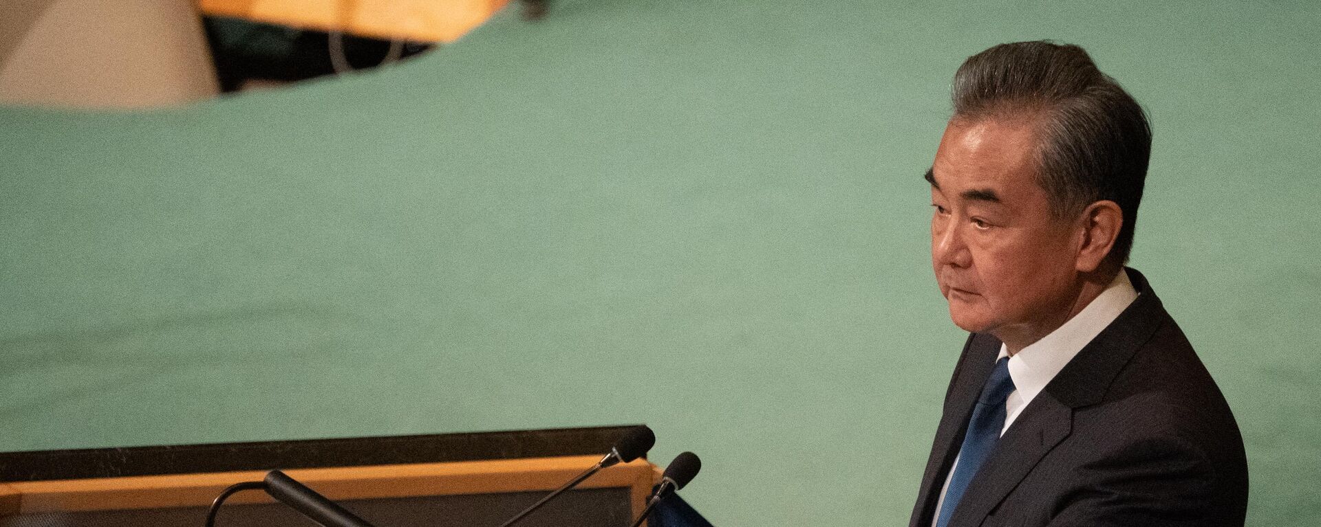 Wang Yi, ministro das Relações Exteriores da China, fala durante a 77ª Sessão da Assembleia Geral das Nações Unidas na sede da ONU em Nova York, EUA, 24 de setembro de 2022 - Sputnik Brasil, 1920, 25.12.2022