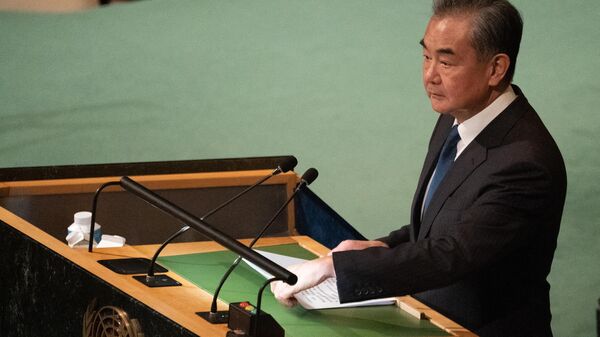 Wang Yi, ministro das Relações Exteriores da China, fala durante a 77ª Sessão da Assembleia Geral das Nações Unidas na sede da ONU em Nova York, EUA, 24 de setembro de 2022 - Sputnik Brasil