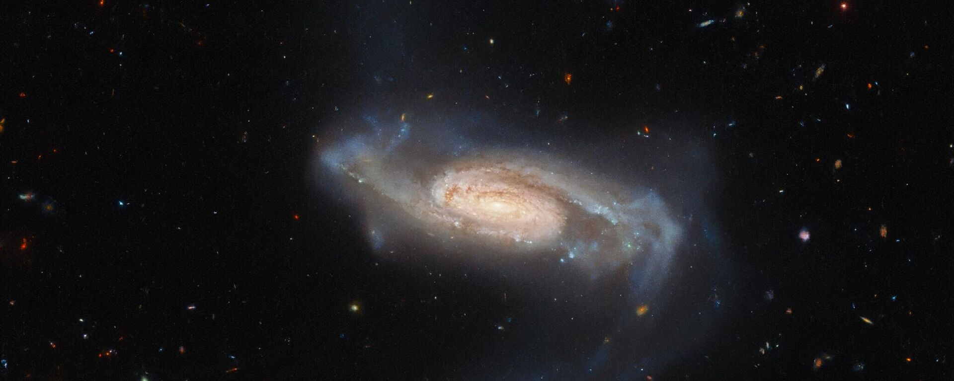 O Telescópio Espacial Hubble registrou a galáxia espiral ESO 415-19, que está localizada a 450 milhões de anos-luz - Sputnik Brasil, 1920, 05.07.2023