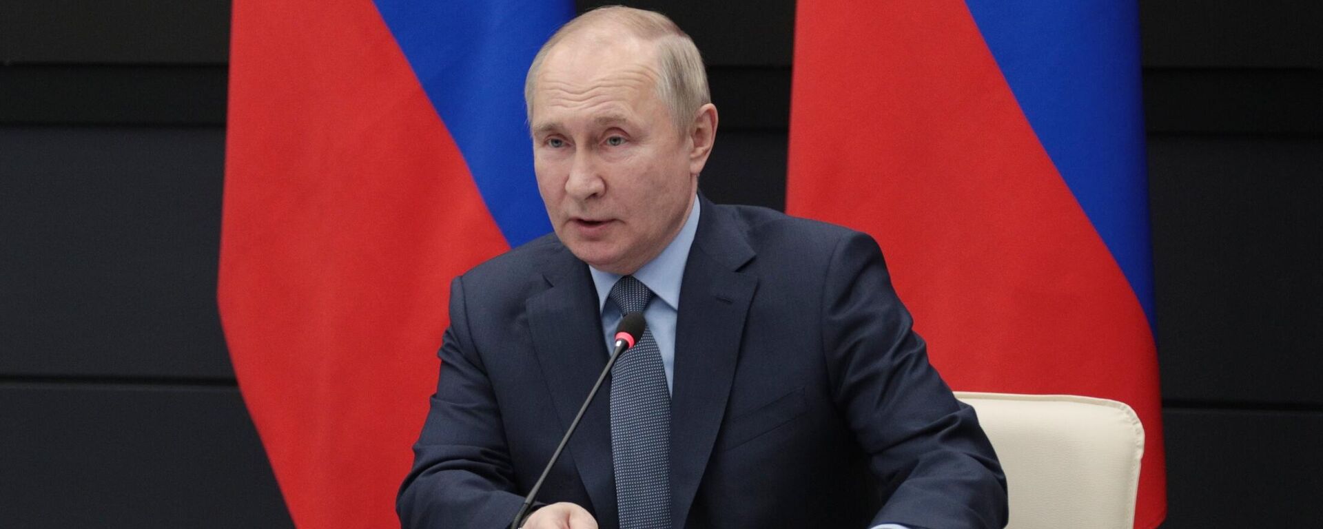 Vladimir Putin, presidente russo, realiza reunião com membros do complexo militar-industrial russo em Tula, Rússia, 23 de dezembro de 2022 - Sputnik Brasil, 1920, 27.12.2022