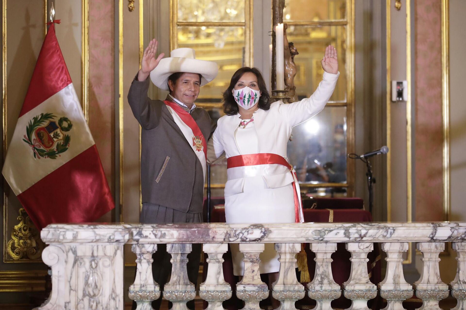 Pedro Castillo e Dina Boluarte durante cerimônia de juramentação de ministros, em Lima, no Peru, em 1º de fevereiro de 2022 - Sputnik Brasil, 1920, 27.12.2022
