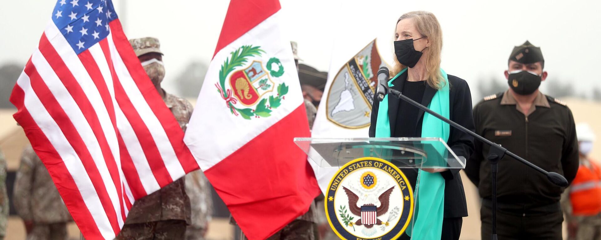 A embaixadora dos Estados Unidos no Peru, Lisa Kenna, durante cerimônia de entrega de hospitais de campanha ao Peru durante o governo de Pedro Castillo, em 27 de agosto de 2021 - Sputnik Brasil, 1920, 28.12.2022