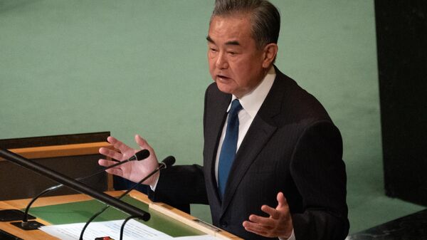 O então ministro das Relações Exteriores da China, Wang Yi, discursa na 77ª sessão da Assembleia Geral das Nações Unidas na sede da ONU na cidade de Nova York em 24 de setembro de 2022 - Sputnik Brasil