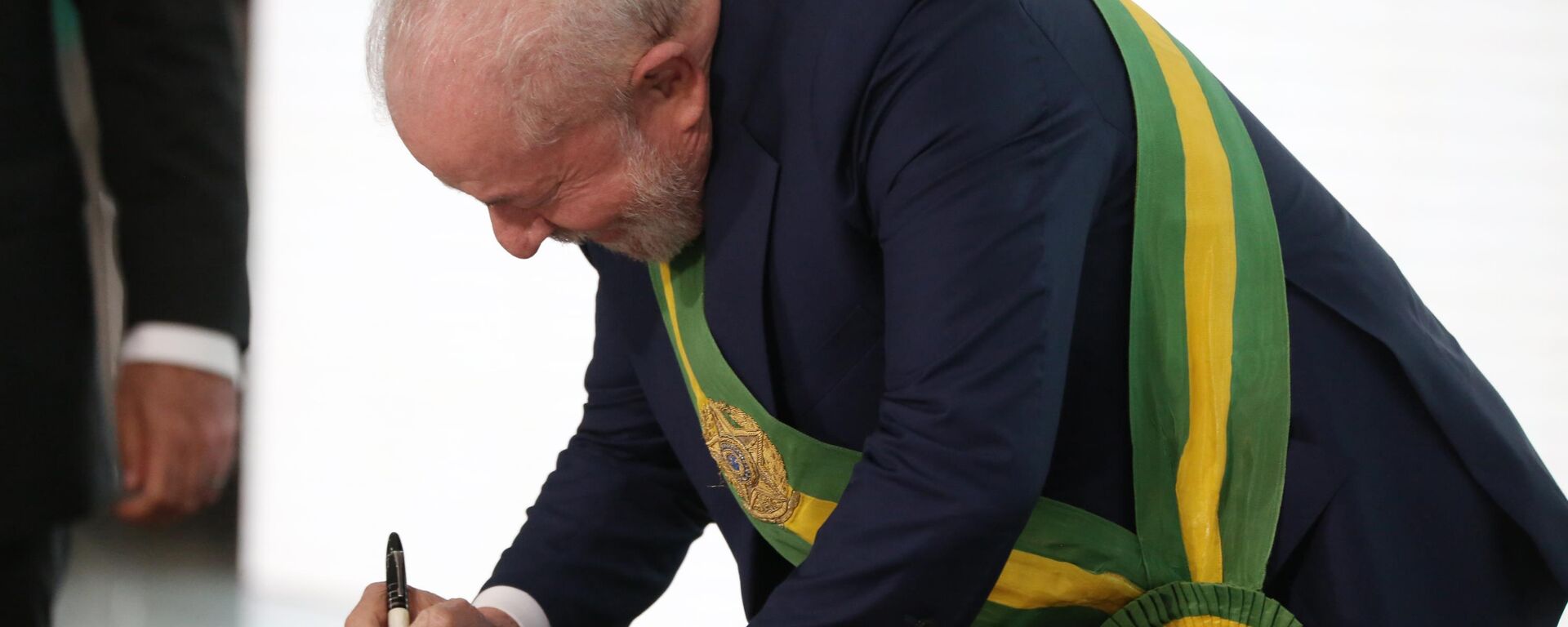 Lula assina decretos durante cerimônia de posse dos novos ministros de Estado, na cidade de Brasília (DF), em 1º de janeiro de 2022 - Sputnik Brasil, 1920, 02.01.2023