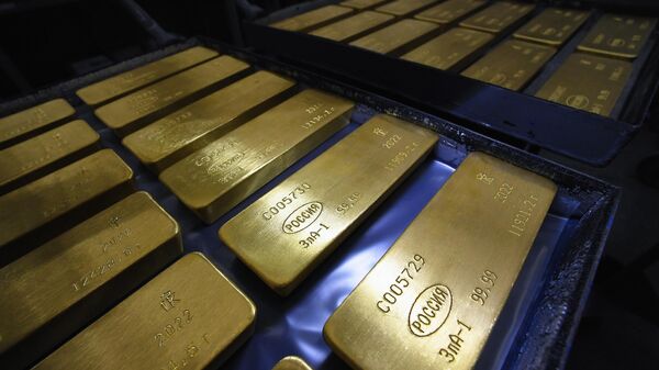 Barras de ouro com 99,99% de pureza na fábrica de metais não ferrosos de Krasnoiarsk, na Rússia - Sputnik Brasil