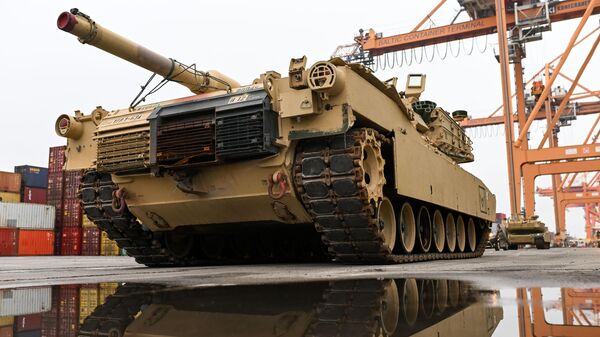 Tanque de combate M1A2 Abrams no Terminal de Contentor do Báltico em Gdynia, Polônia, 3 de dezembro de 2022 - Sputnik Brasil
