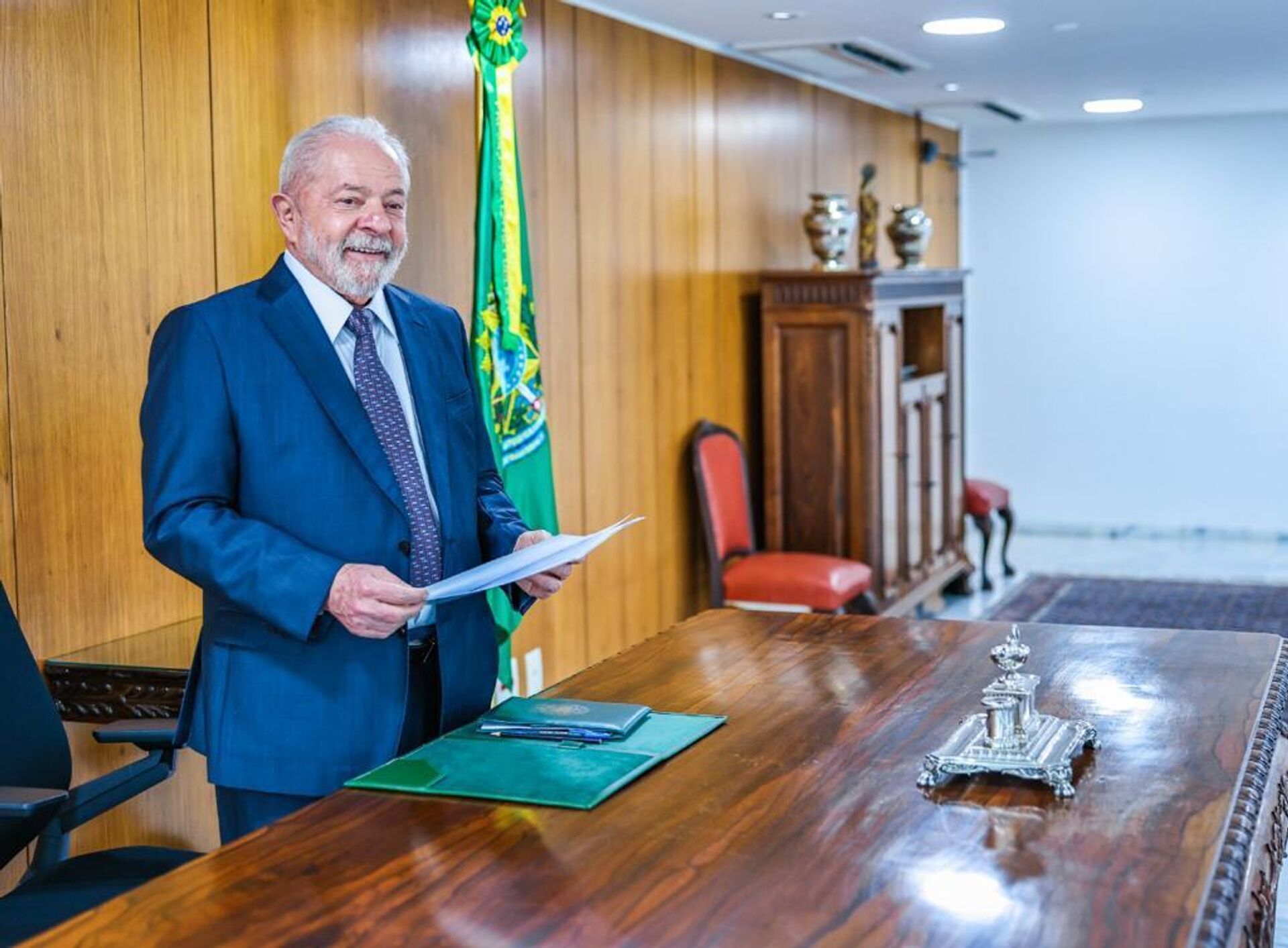 Luiz Inácio Lula da Silva no gabinete da presidencial. Brasília, 4 de janeiro de 2022 - Sputnik Brasil, 1920, 05.01.2023