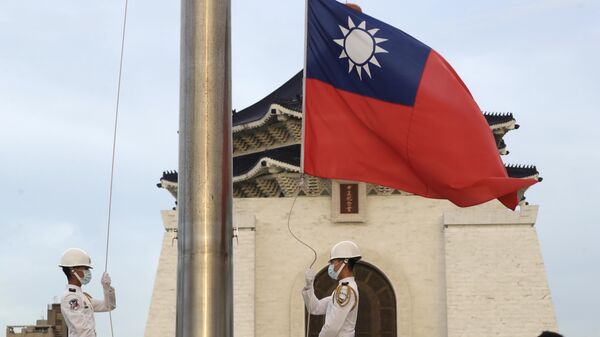 Bandeira de Taiwan é baixada durante cerimônia na Sala Memorial da Praça da Liberdade de Chiang Kai-shek, Taipé, Taiwan, 30 de julho de 2022 - Sputnik Brasil