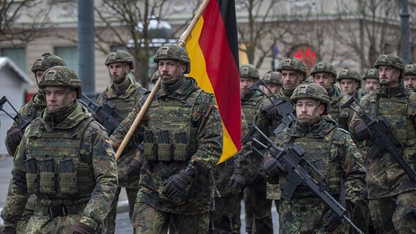 Membros do Exército alemão participam de um desfile militar que marca o 104º aniversário do Exército lituano, no Dia das Forças Armadas. Vilnius, Lituânia, 23 de novembro de 2022 - Sputnik Brasil