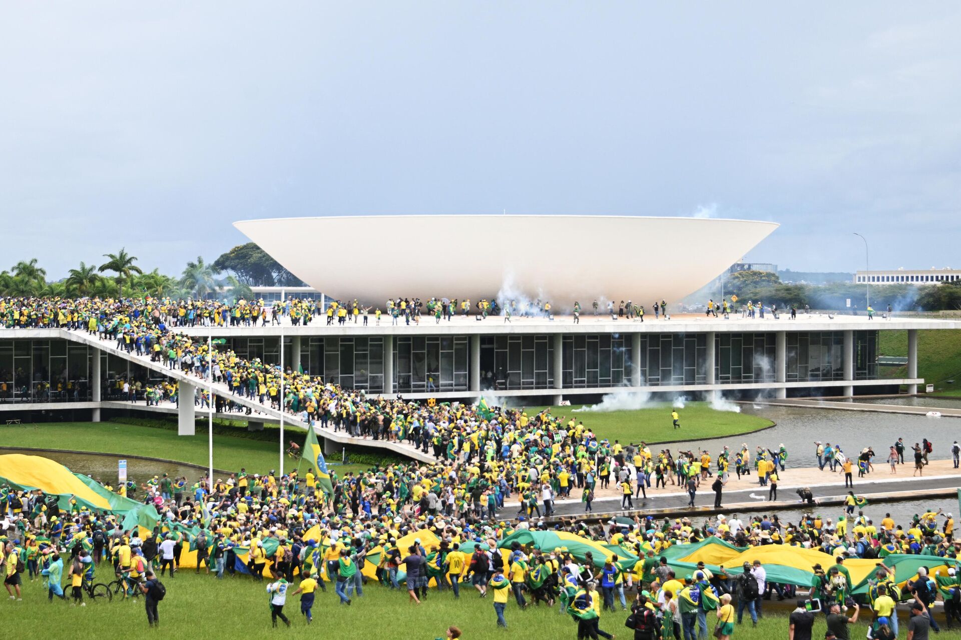 Apoiadores do ex-presidente Jair Bolsonaro (PL) invadem o Congresso Nacional em protesto contra a eleição de Luiz Inácio Lula da Silva (PT), empossado em 1º de janeiro de 2023. Brasília (DF), 8 de janeiro de 2023 - Sputnik Brasil, 1920, 23.01.2023