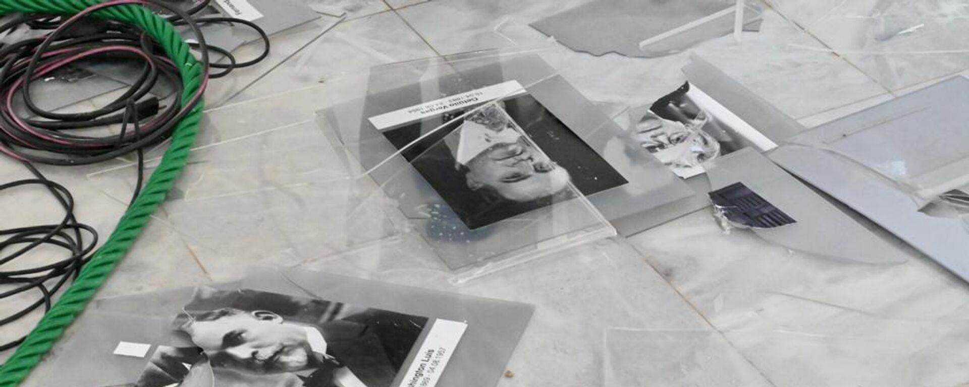 Registro da galeria de fotos de ex-presidentes vandalizada. Fotos foram retiradas da parede e lançadas no chão durante a invasão ao Palácio do Planalto. Brasília, 8 de janeiro de 2023 - Sputnik Brasil, 1920, 11.01.2023