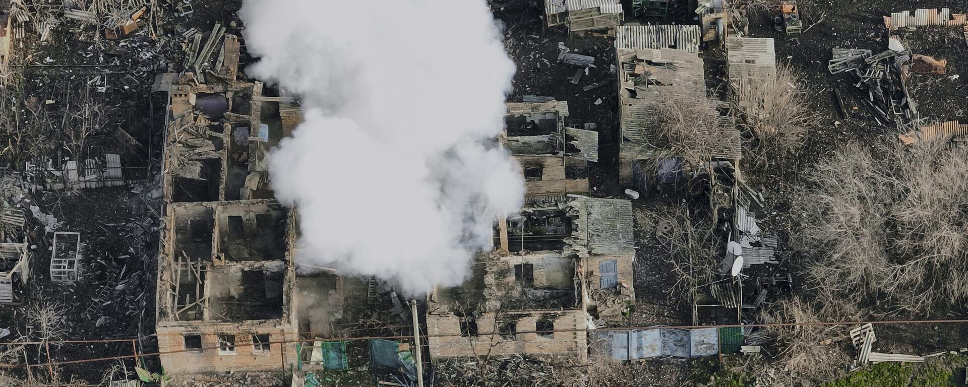 Fumaça aumenta após ataques russos nos arredores de Artyomovsk, Ucrânia, 27 de dezembro de 2022 - Sputnik Brasil, 1920, 11.01.2023