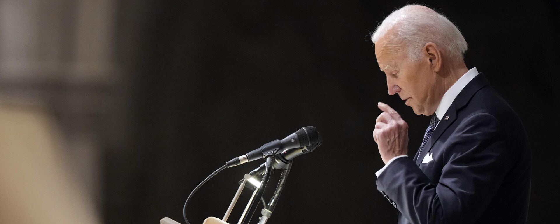 
O presidente Joe Biden fala durante um serviço memorial para o ex-secretário de Defesa Ash Carter na Catedral Nacional, quinta-feira, 12 de janeiro de 2023, em Washington - Sputnik Brasil, 1920, 12.01.2023