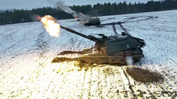 Canhões autopropulsados russos Msta-SM2 disparam contra posições da artilharia ucraniana - Sputnik Brasil